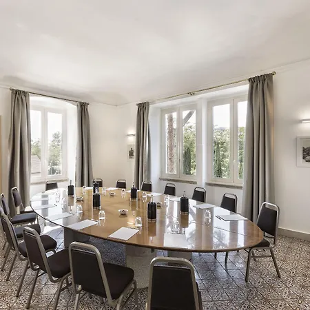 Mercure Romanazzi Carducci Hotel 4*
